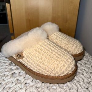 Women's Tan Knit Slippers